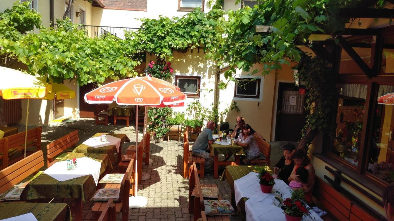 Gasthof Zum Gruenen Baum Mautern an der Donau Kültér fotó